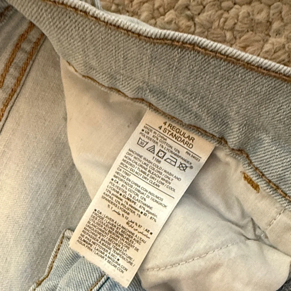 Old Navy Women's Light Blue Jean Shorts - Picture 2 of 3